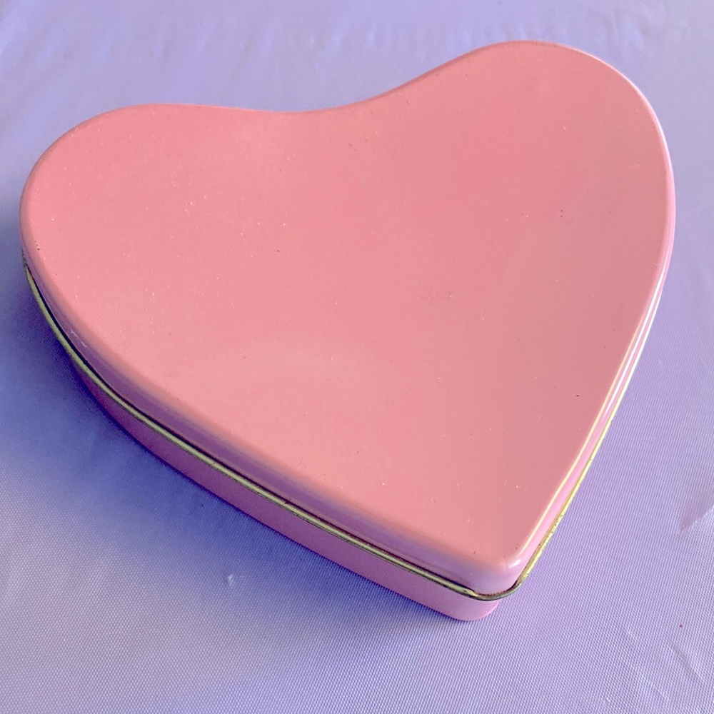 Pink Heart Tin Storage Container - Picture 2 of 12